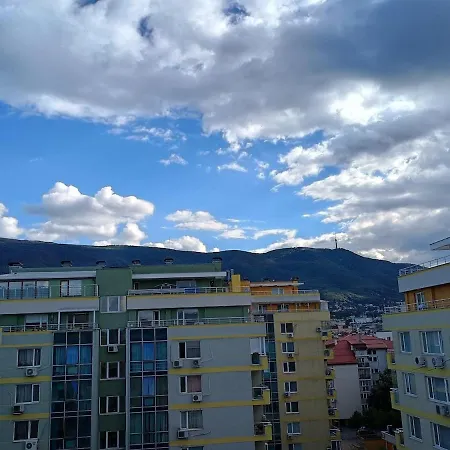 Kazbek Апартамент *